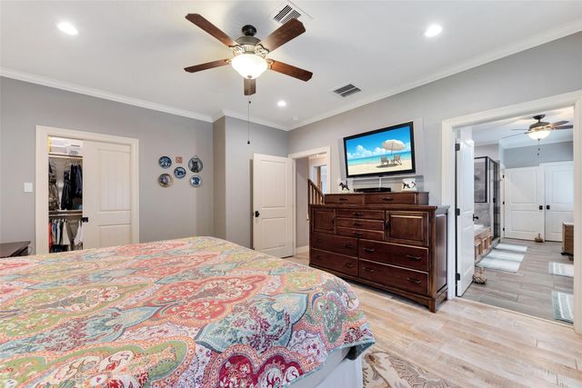 1522 Windsong Way, Tiki Island, TX 77554