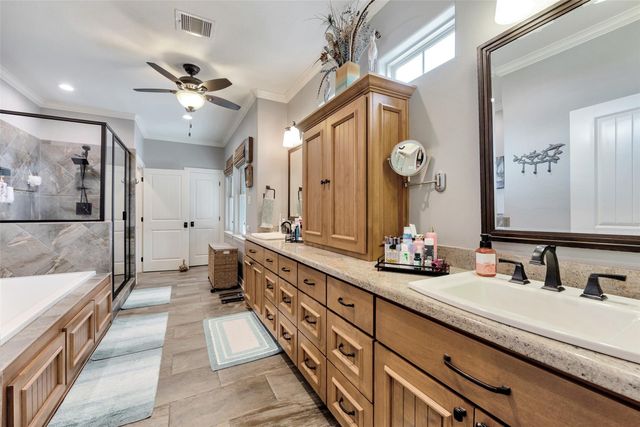 1522 Windsong Way, Tiki Island, TX 77554