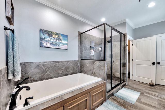 1522 Windsong Way, Tiki Island, TX 77554