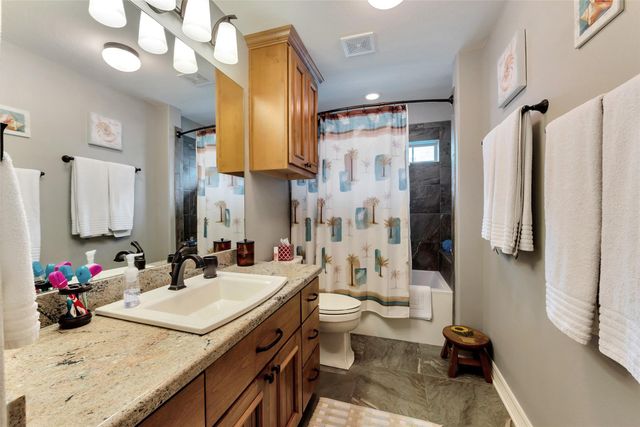 1522 Windsong Way, Tiki Island, TX 77554