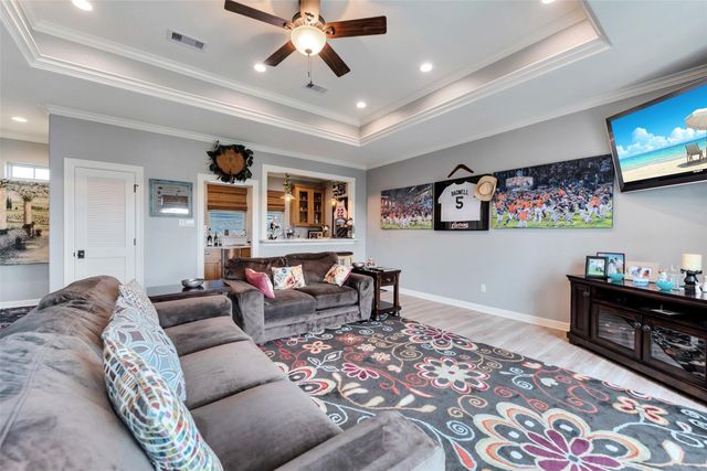 1522 Windsong Way, Tiki Island, TX 77554