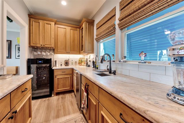 1522 Windsong Way, Tiki Island, TX 77554