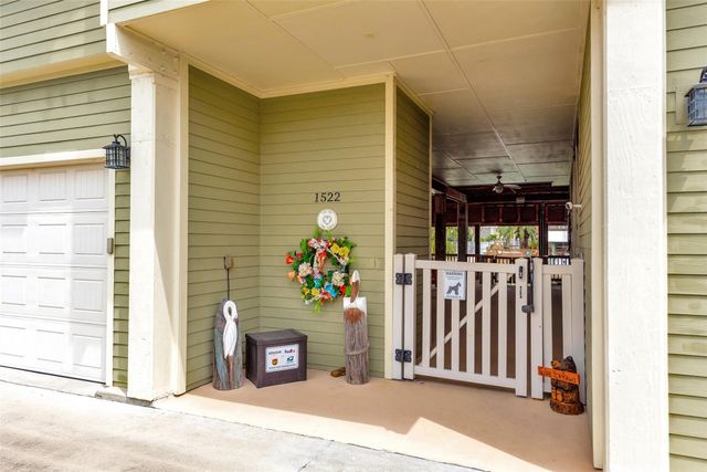 1522 Windsong Way, Tiki Island, TX 77554