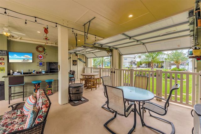 1522 Windsong Way, Tiki Island, TX 77554