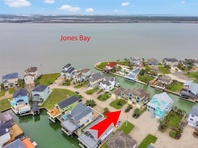 1522 Windsong Way, Tiki Island, TX 77554