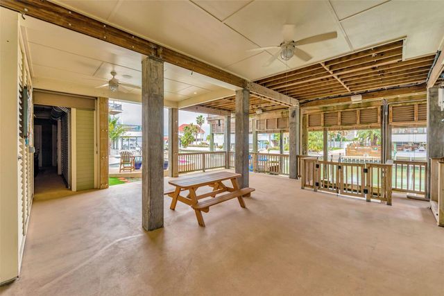 1522 Windsong Way, Tiki Island, TX 77554