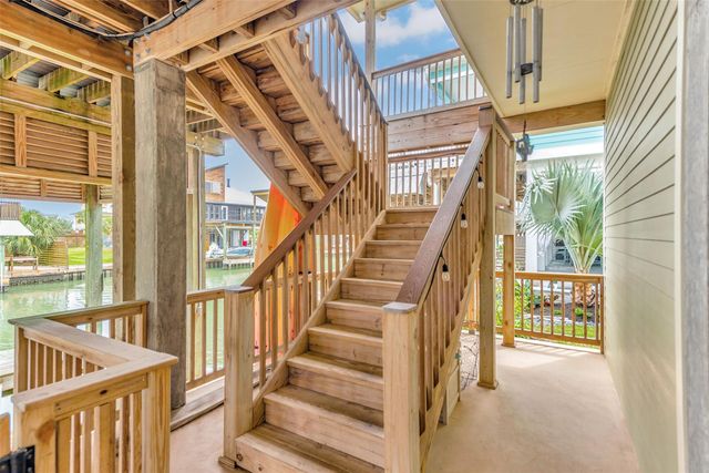 1522 Windsong Way, Tiki Island, TX 77554