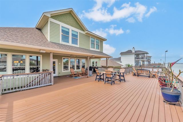 1522 Windsong Way, Tiki Island, TX 77554