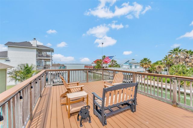 1522 Windsong Way, Tiki Island, TX 77554