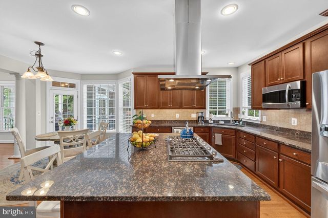 21398 FAIRHUNT DR, Ashburn, VA 20148