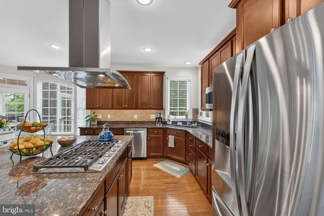 21398 FAIRHUNT DR, Ashburn, VA 20148