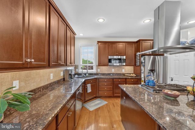 21398 FAIRHUNT DR, Ashburn, VA 20148