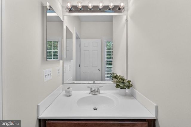21398 FAIRHUNT DR, Ashburn, VA 20148