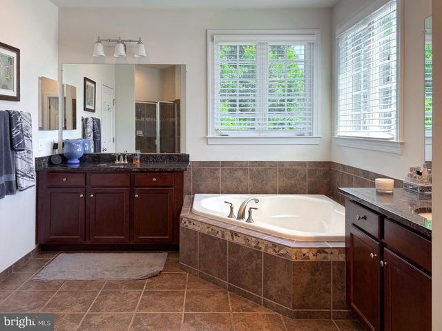 21398 FAIRHUNT DR, Ashburn, VA 20148