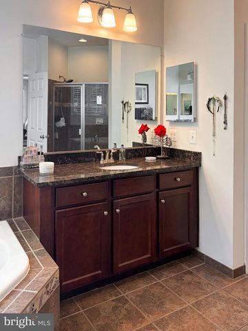 21398 FAIRHUNT DR, Ashburn, VA 20148