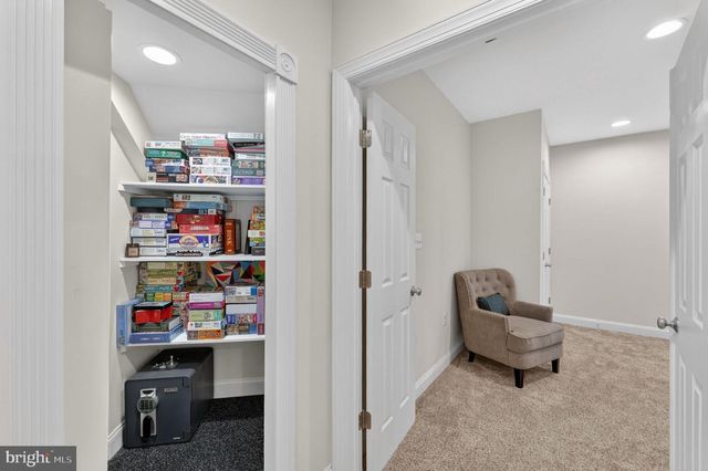 21398 FAIRHUNT DR, Ashburn, VA 20148