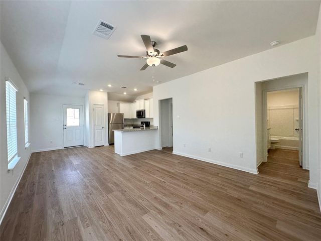 104 Paradise Canyon DR, Jarrell, TX 76537