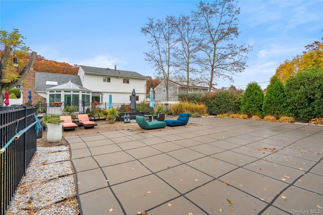 69 Lauren Avenue, Dix Hills, NY 11746