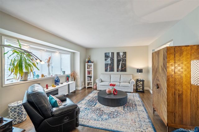 69 Lauren Avenue, Dix Hills, NY 11746