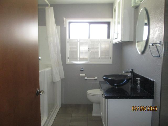 135 S Fairmont Ave, Lodi, CA 95240