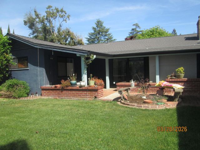 135 S Fairmont Ave, Lodi, CA 95240