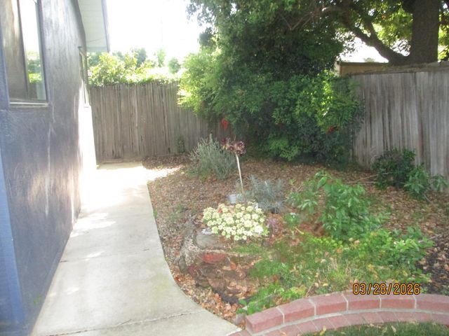 135 S Fairmont Ave, Lodi, CA 95240