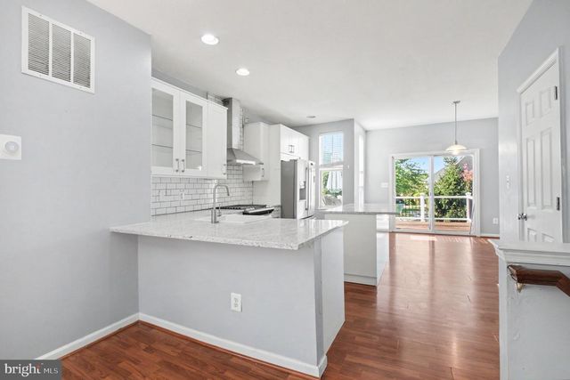 3041 CHINKAPIN OAK LN, Woodbridge, VA 22191