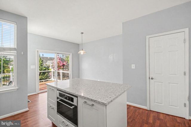 3041 CHINKAPIN OAK LN, Woodbridge, VA 22191