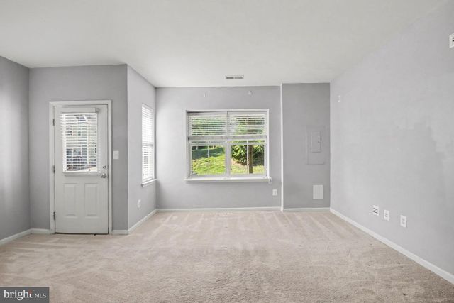 3041 CHINKAPIN OAK LN, Woodbridge, VA 22191
