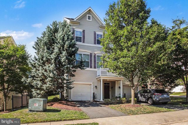 3041 CHINKAPIN OAK LN, Woodbridge, VA 22191