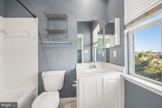 3041 CHINKAPIN OAK LN, Woodbridge, VA 22191