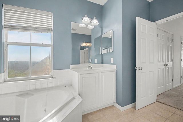 3041 CHINKAPIN OAK LN, Woodbridge, VA 22191