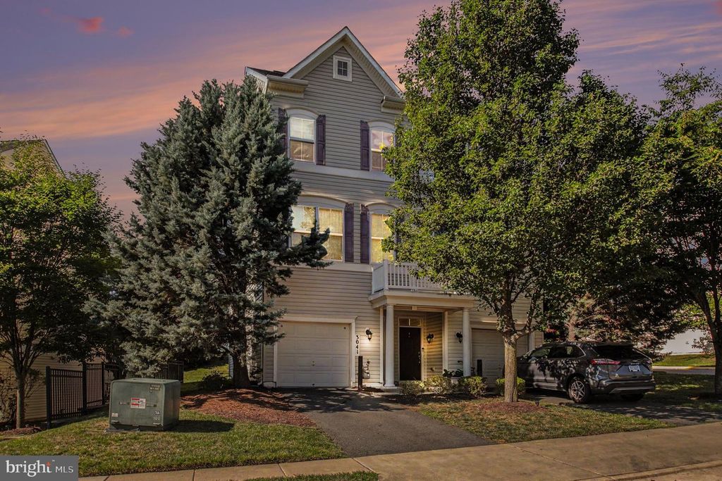 3041 CHINKAPIN OAK LN, Woodbridge, VA 22191