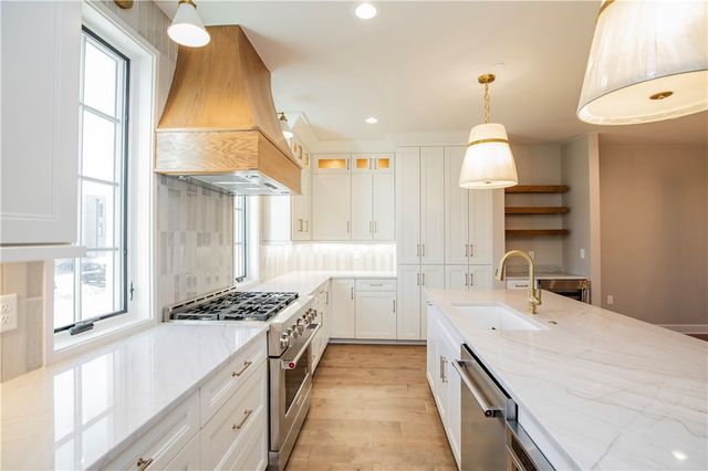 4111 S Champions Drive, Rogers, AR 72758