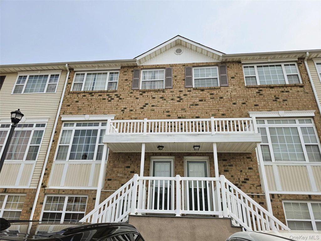 142 Mermaid Lane 284, Bronx, NY 10473 — exterior