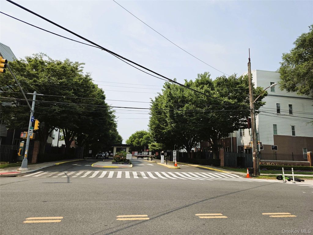 142 Mermaid Lane 284, Bronx, NY 10473 — photo 5