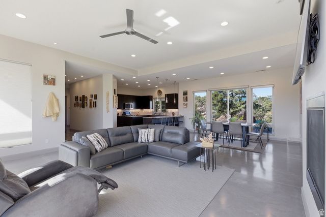 371 N PINION HILLS DR, Dammeron Valley, UT 84783