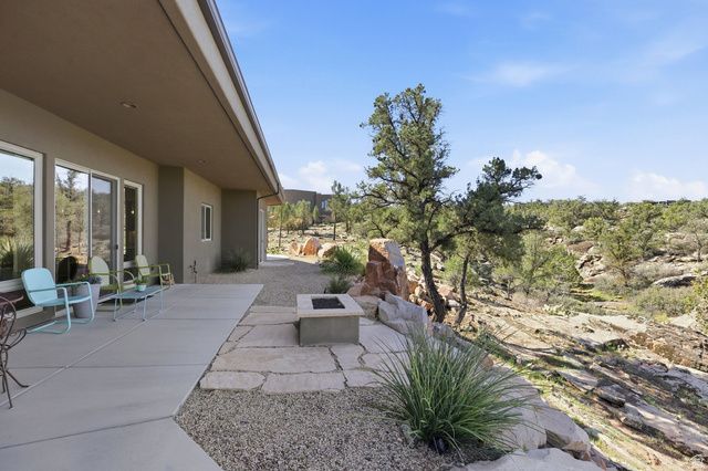 371 N PINION HILLS DR, Dammeron Valley, UT 84783