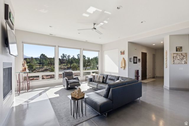 371 N PINION HILLS DR, Dammeron Valley, UT 84783