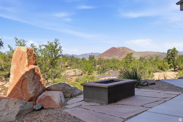 371 N PINION HILLS DR, Dammeron Valley, UT 84783