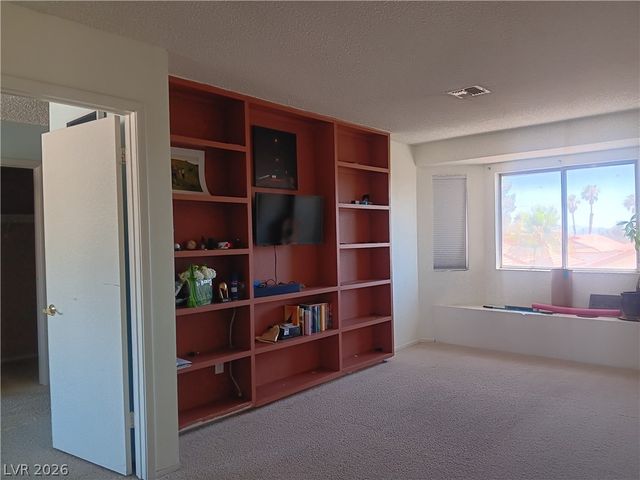 121 Logansberry Lane, Las Vegas, NV 89145
