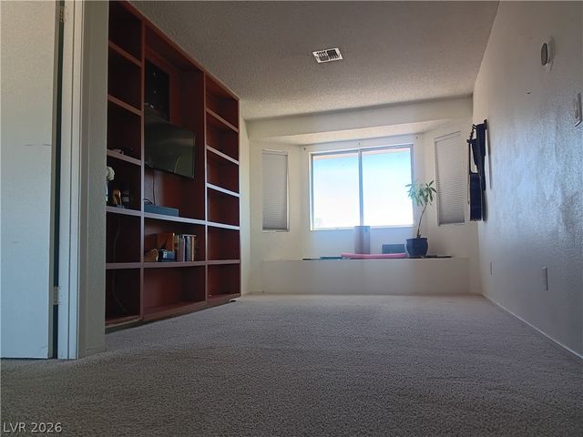 121 Logansberry Lane, Las Vegas, NV 89145