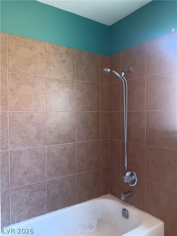 121 Logansberry Lane, Las Vegas, NV 89145