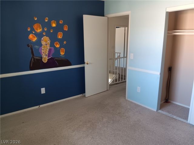 121 Logansberry Lane, Las Vegas, NV 89145