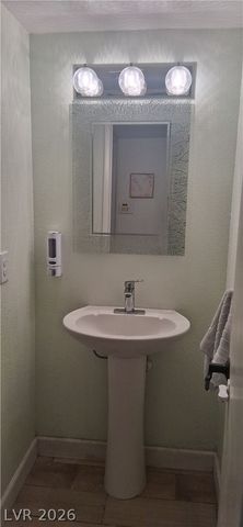 121 Logansberry Lane, Las Vegas, NV 89145
