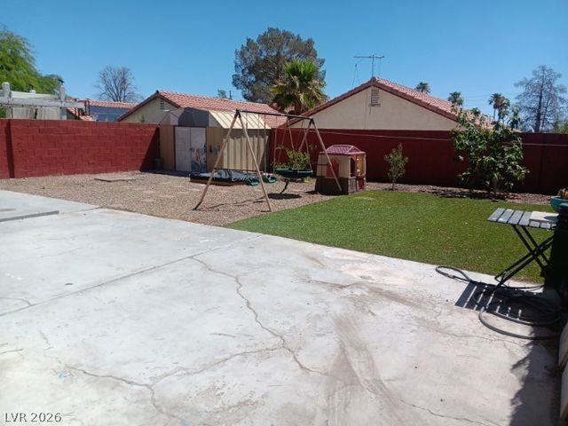 121 Logansberry Lane, Las Vegas, NV 89145