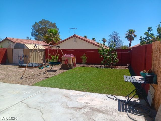 121 Logansberry Lane, Las Vegas, NV 89145