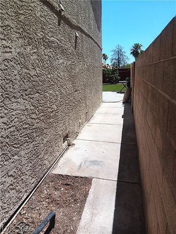 121 Logansberry Lane, Las Vegas, NV 89145