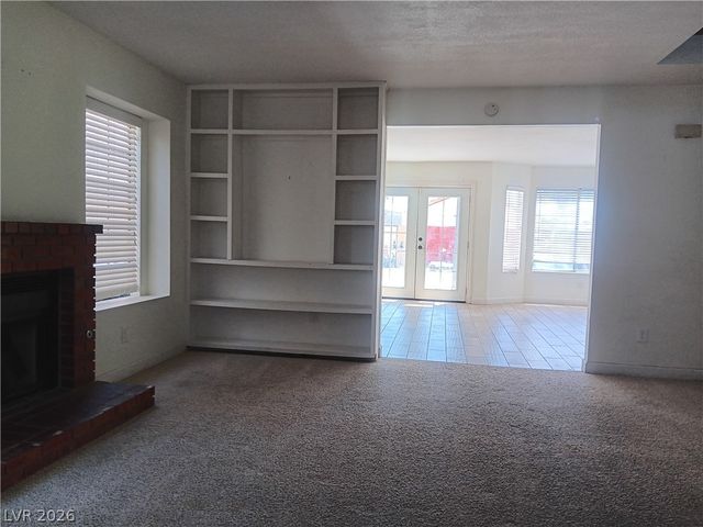 121 Logansberry Lane, Las Vegas, NV 89145