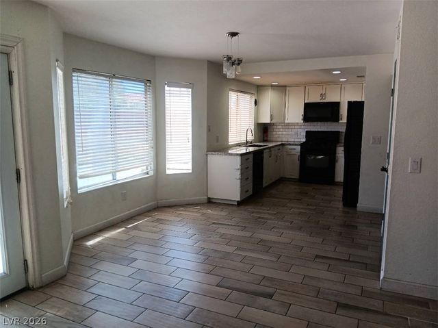 121 Logansberry Lane, Las Vegas, NV 89145